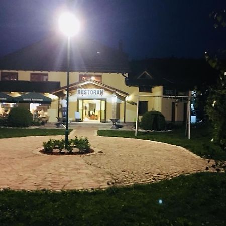 Omladinski Hotel Rostovo บูโกลโน ภายนอก รูปภาพ