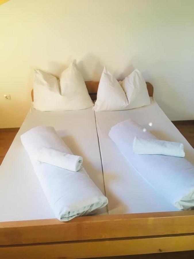 Omladinski Hotel Rostovo บูโกลโน ภายนอก รูปภาพ