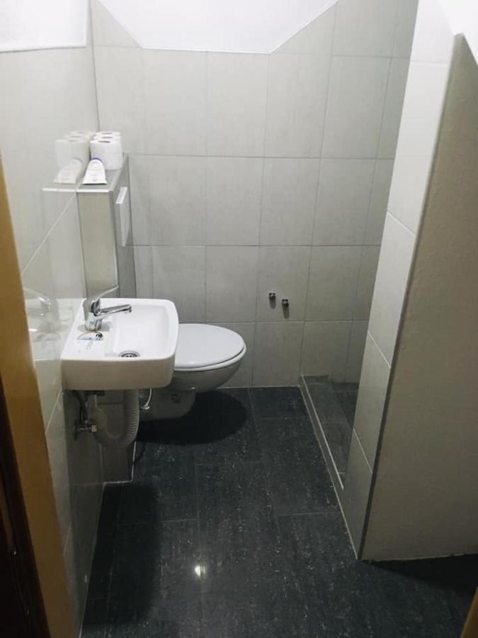 Omladinski Hotel Rostovo บูโกลโน ภายนอก รูปภาพ