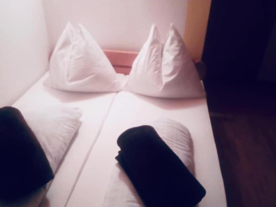 Omladinski Hotel Rostovo บูโกลโน ภายนอก รูปภาพ