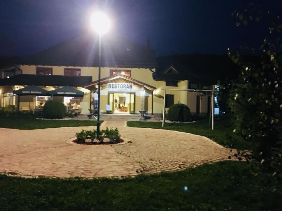Omladinski Hotel Rostovo บูโกลโน ภายนอก รูปภาพ