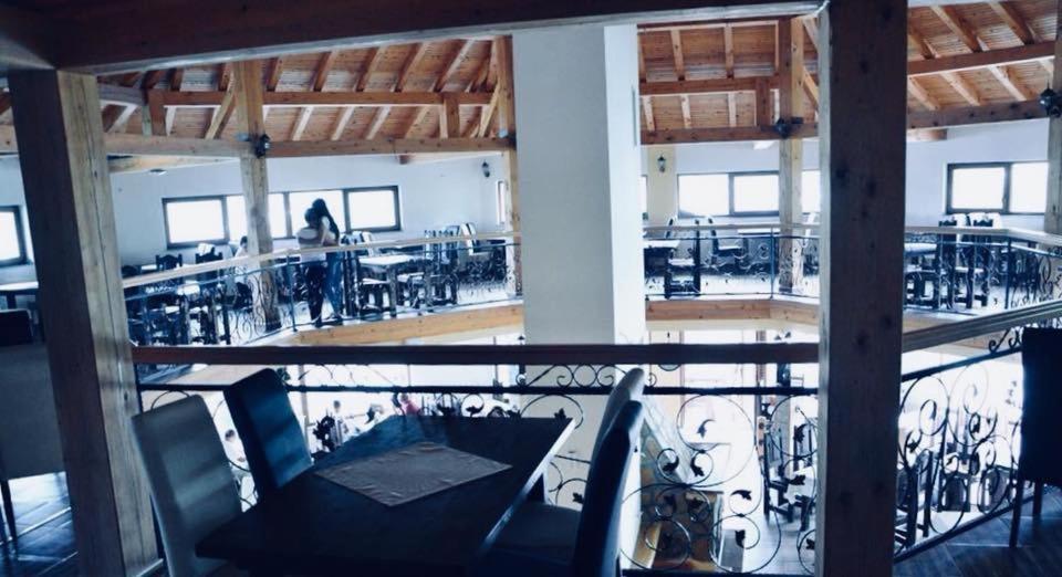 Omladinski Hotel Rostovo บูโกลโน ภายนอก รูปภาพ