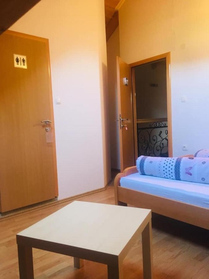 Omladinski Hotel Rostovo บูโกลโน ภายนอก รูปภาพ
