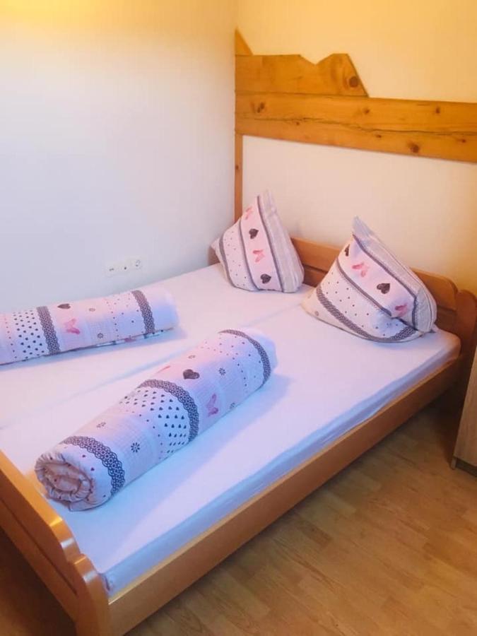 Omladinski Hotel Rostovo บูโกลโน ภายนอก รูปภาพ